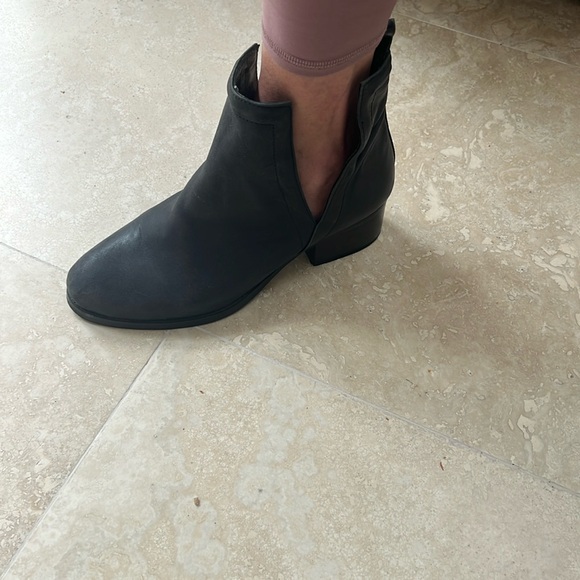 Jeffrey Campbell Vintage. Oriley. Black Leather Bootie. 7M - Picture 7 of 8